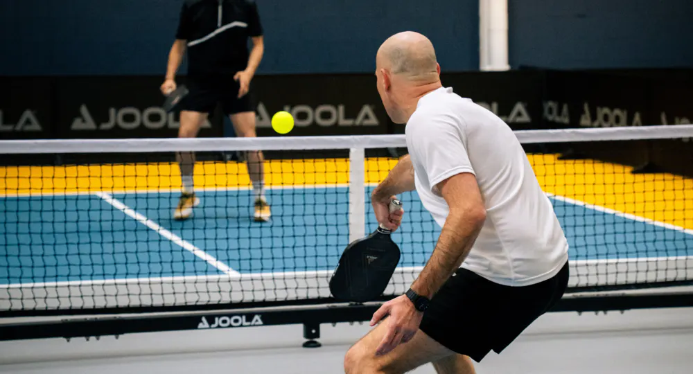 Joueur de pickleball en action