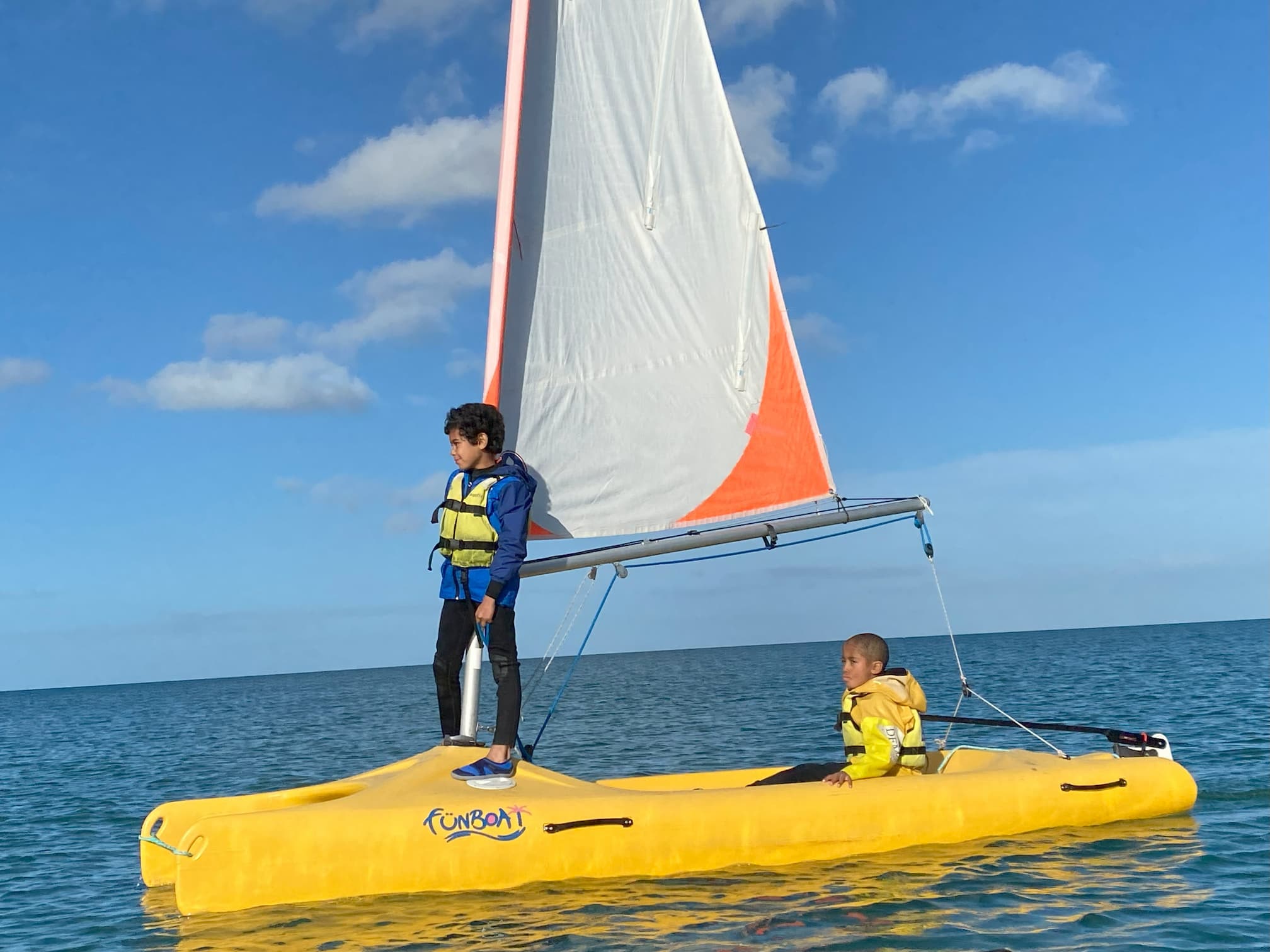 Activité voile pendant le stage Voile et Tennis